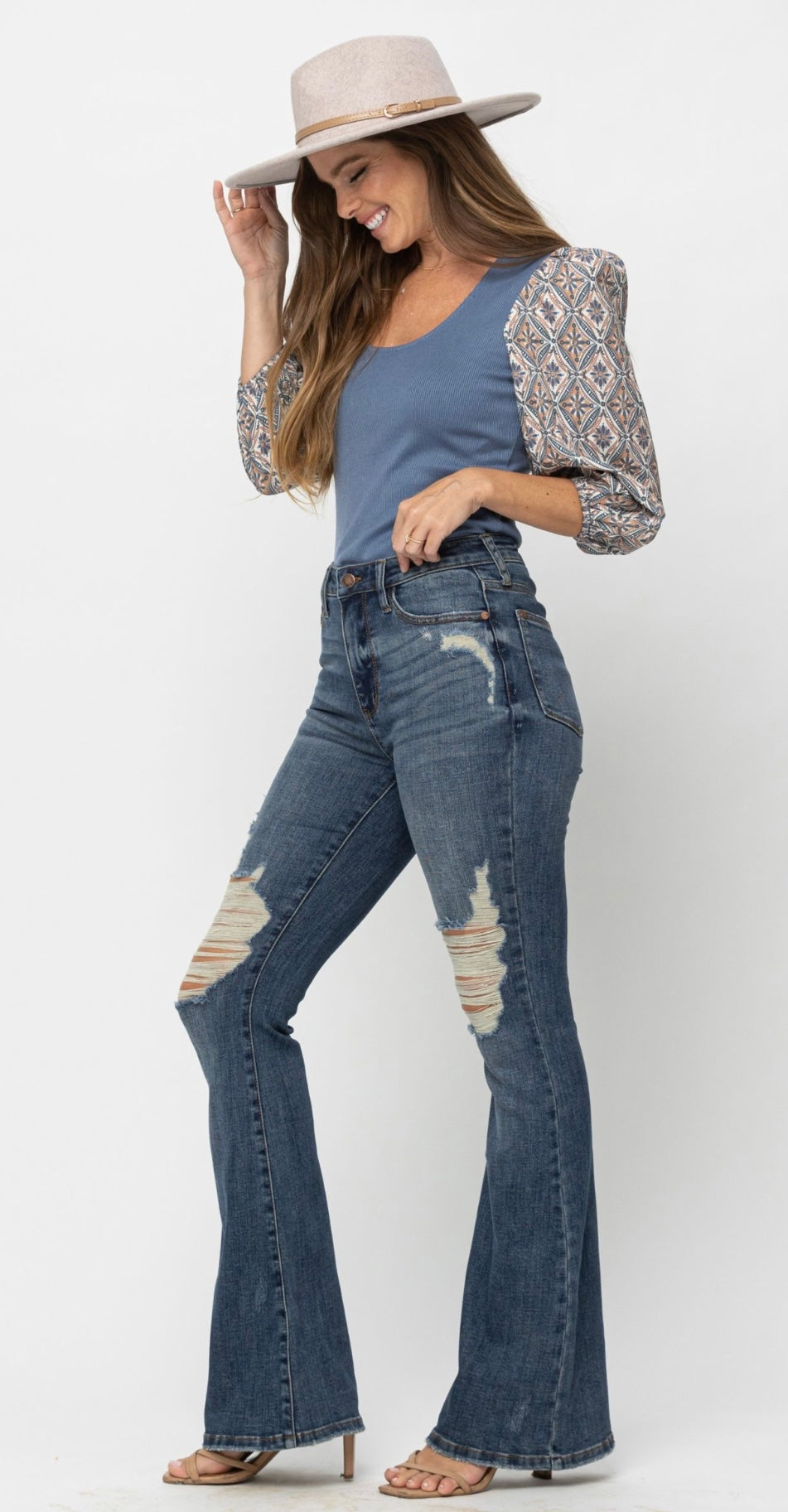 Judy Blue Distressed boot cut jeans (flare)